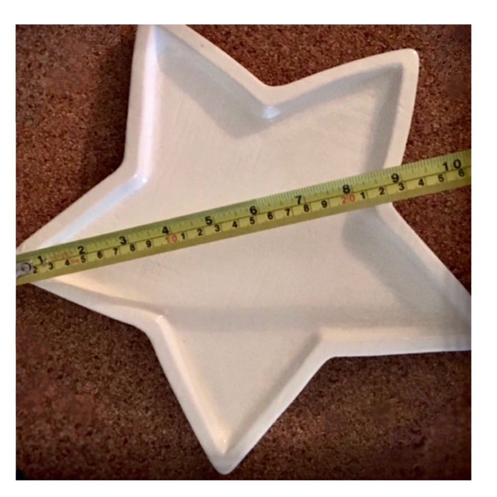 Creative Co-op Ceramic Textured Star Plate - Picture 4 of 9